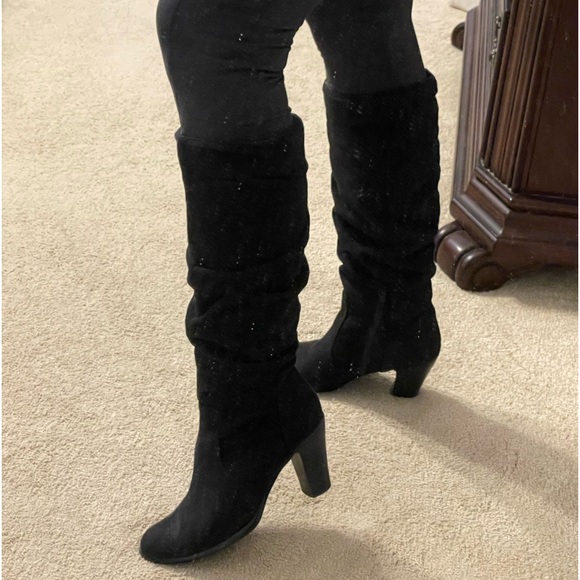 Covington Brand Scarlet black faux suede Slouch boots. Size 7.5 - Picture 3 of 10